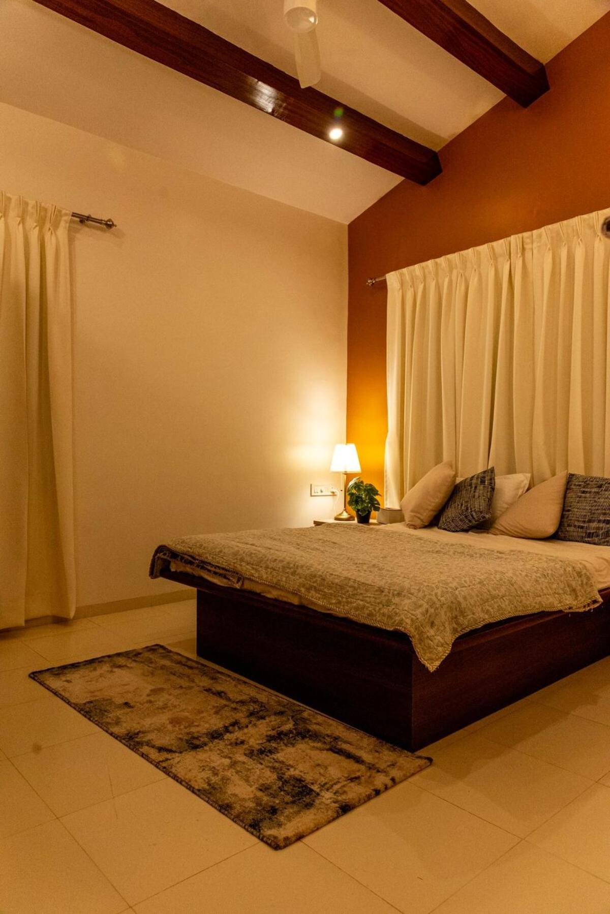 Yolo Villa *