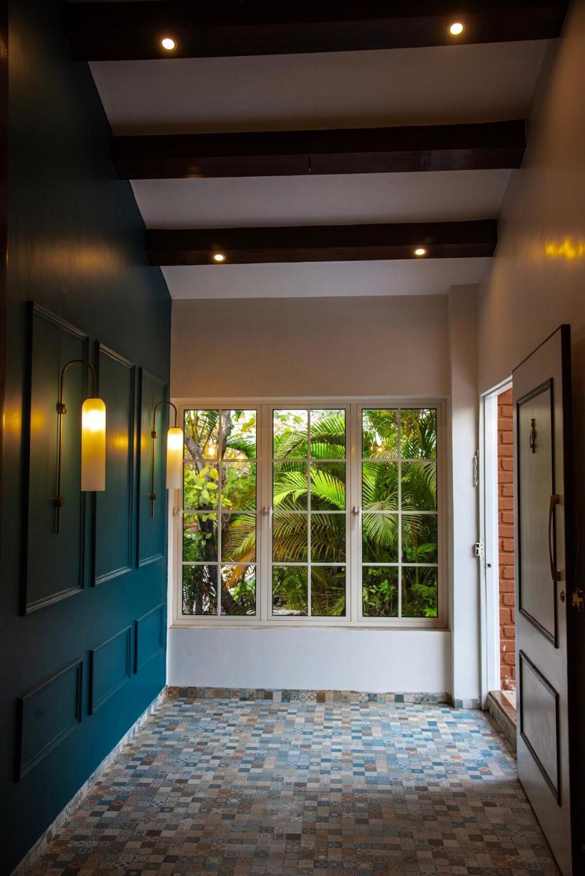 Yolo Villa