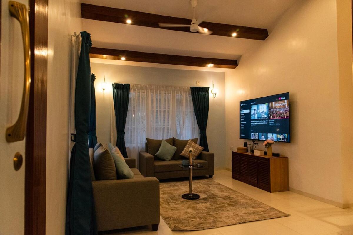 Yolo Villa *